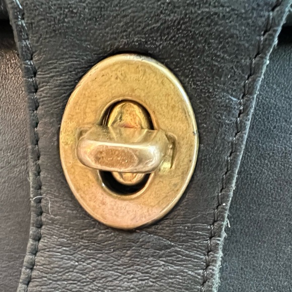 COACH VINTAGE | Unisex 1990s Vintage Coach Leather Messenger Bag - Picture 4 of 15
